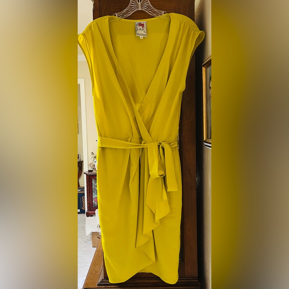 Yoana Baracshi Chartreuse  silk blend sheath dress size 10, fits more like 8.